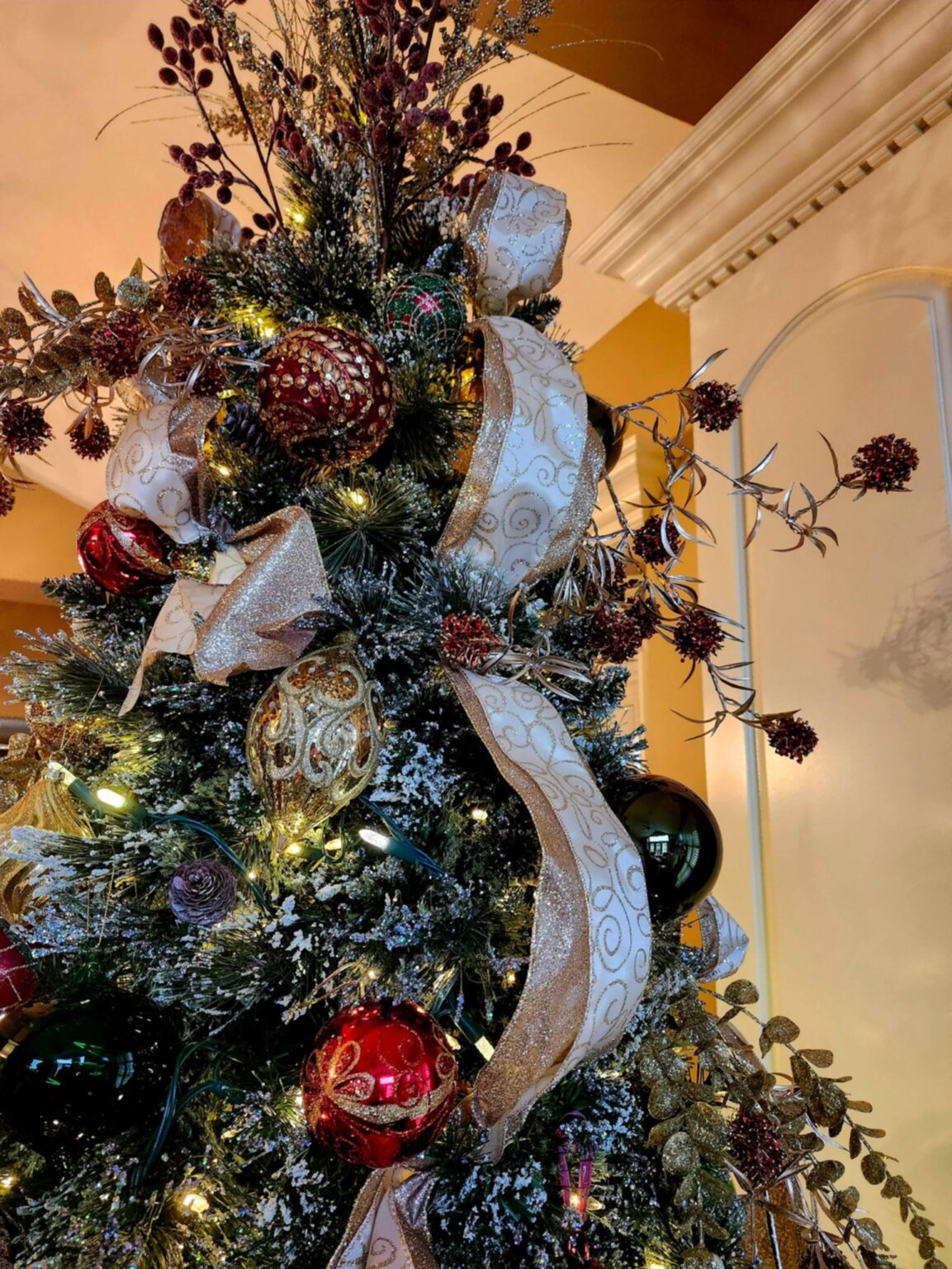 73442c19-24ae-49ce-a97e-442d6b98cbe0 Product Image for Sip & Style- Christmas Tree Class